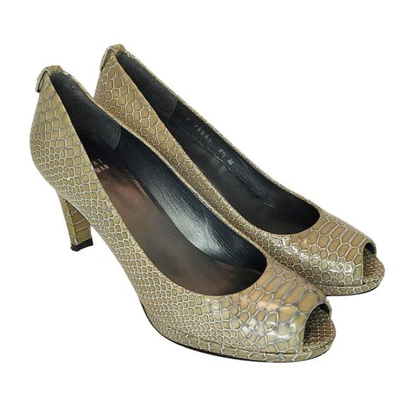 Stuart Weitzman Logo Plainfield Peep Toe Pumps - Picture 4 of 7